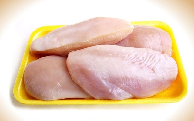 Bị nhân xơ tử cung nên ăn thịt có màu trắng