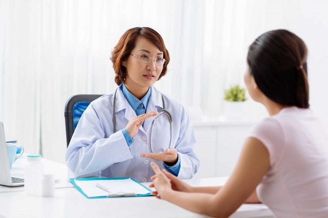 Thăm khám bác sĩ khi bị viêm vùng chậu Người bệnh viêm vùng chậu nên gặp bác sĩ khi có dấu hiệu bất thường