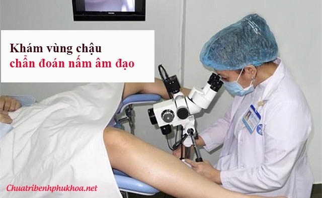 Bác sĩ khám chẩn đoán triệu chứng nấm âm đạo