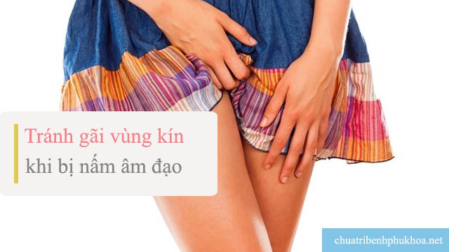 Tránh gãi ngứa vùng kín khi bị nấm âm đạo