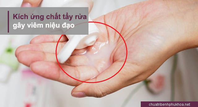 Dùng chất tẩy rửa mạnh vệ sinh vùng kín là nguyên nhân viêm niệu đạo nam